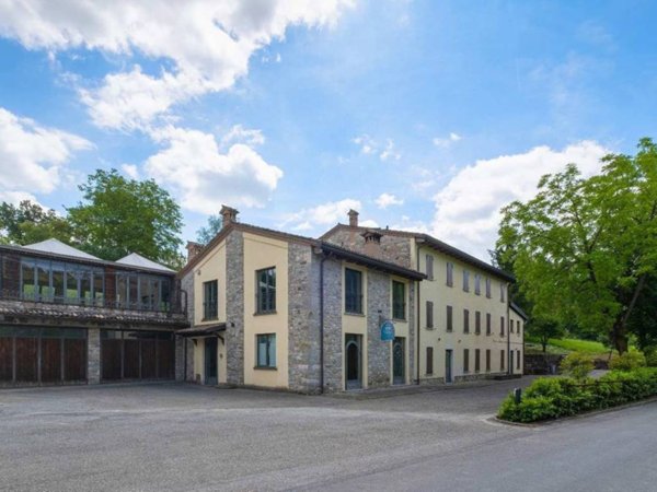 intera palazzina in vendita a Varano de' Melegari