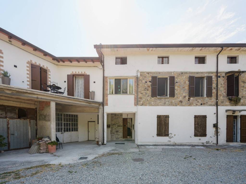appartamento in vendita a Varano de' Melegari