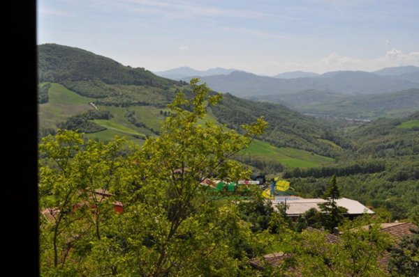 casa indipendente in vendita a Varano de' Melegari in zona Scarampi