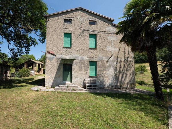 casa indipendente in vendita a Varano de' Melegari