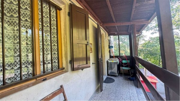 casa indipendente in vendita a Varano de' Melegari