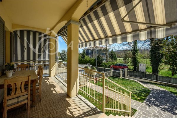 casa indipendente in vendita a Varano de' Melegari in zona Serravalle Ceno