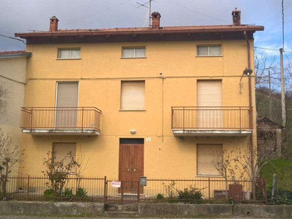 casa indipendente in vendita a Varsi in zona Villora