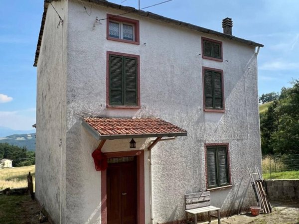 casa indipendente in vendita a Varsi