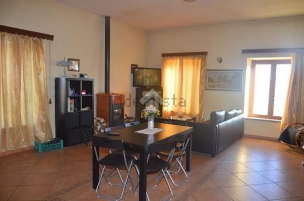 casa indipendente in vendita a Varsi