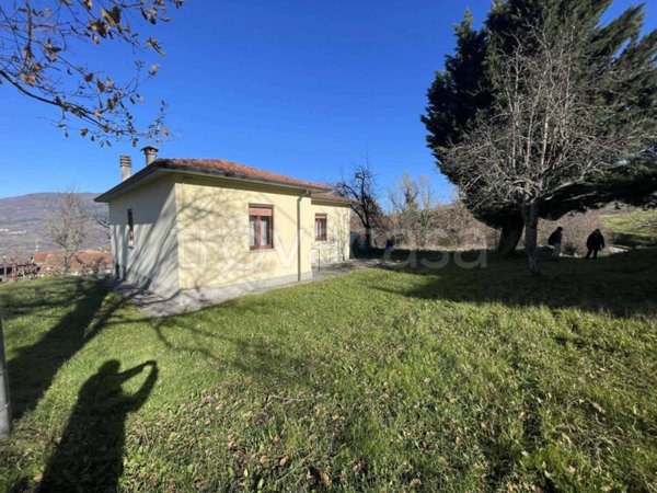 casa indipendente in vendita a Varsi in zona Pietracavata