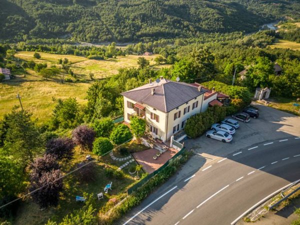 casa indipendente in vendita a Varsi