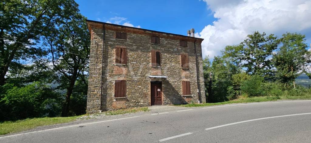 casa indipendente in vendita a Varsi