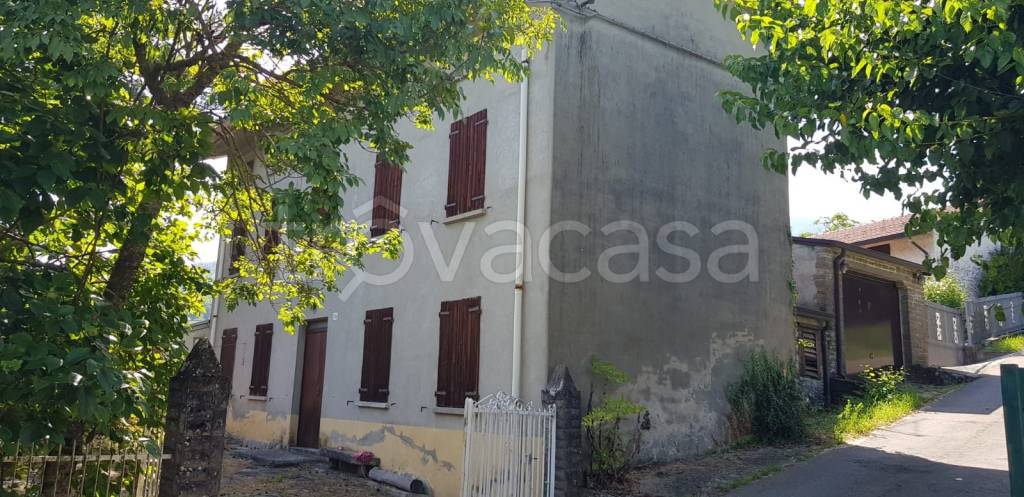 casa indipendente in vendita a Varsi