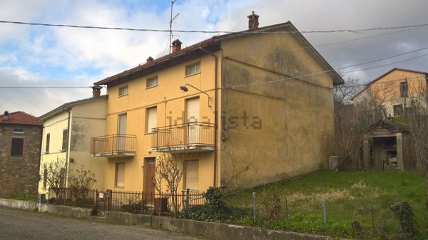 casa indipendente in vendita a Varsi in zona Villora