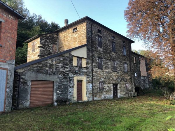 casa indipendente in vendita a Varsi