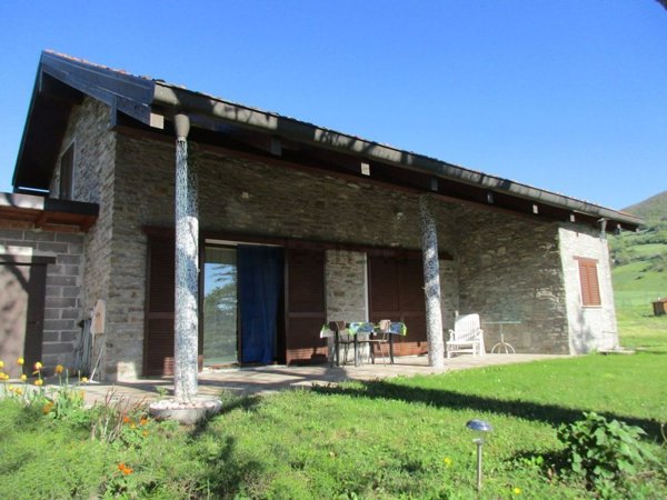 appartamento in vendita a Varsi in zona Baghetti