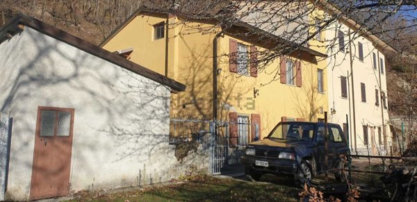 casa indipendente in vendita a Varsi in zona Contile
