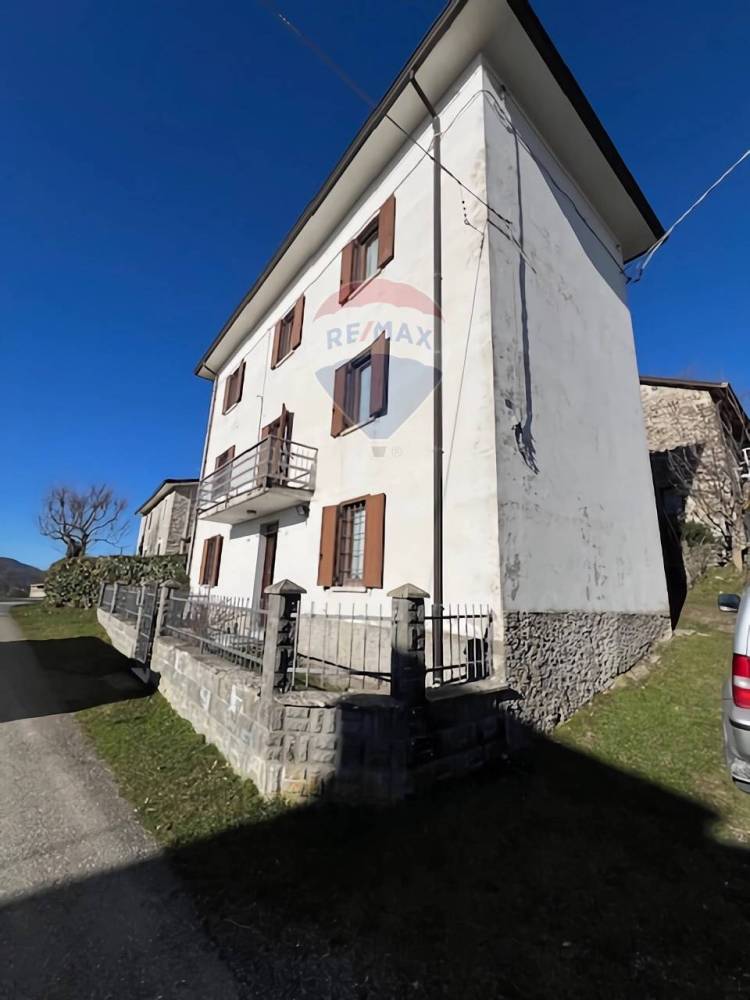 casa indipendente in vendita a Varsi
