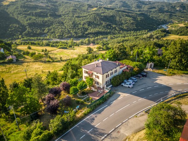 casa indipendente in vendita a Varsi