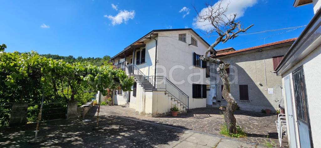 casa indipendente in vendita a Varsi
