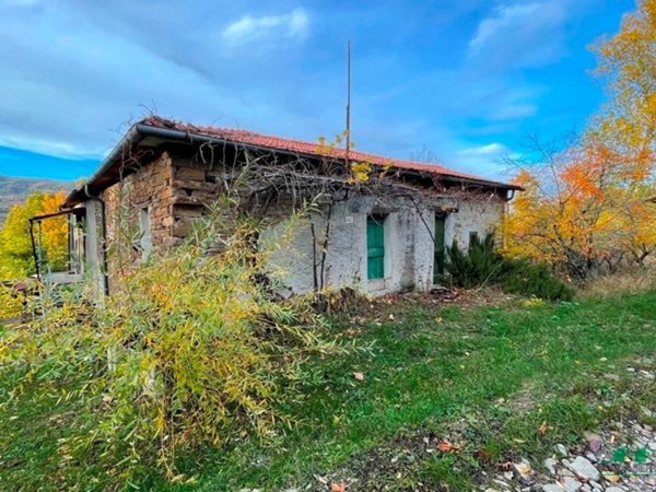 casa indipendente in vendita a Varsi