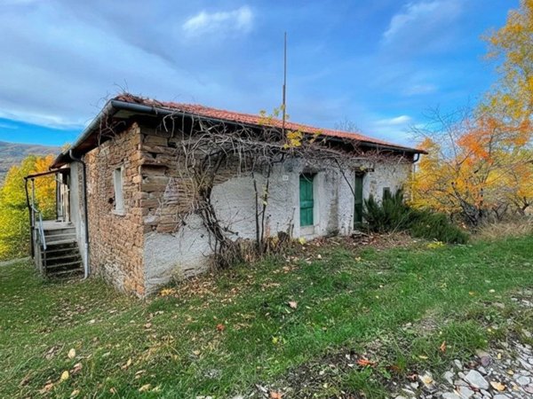 casa indipendente in vendita a Varsi