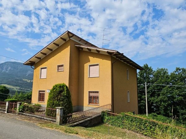 appartamento in vendita a Varsi