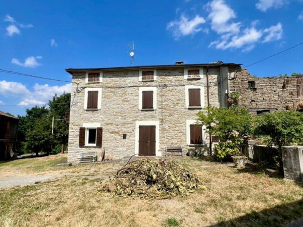 casa indipendente in vendita a Varsi