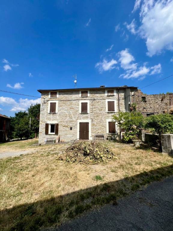 casa indipendente in vendita a Varsi