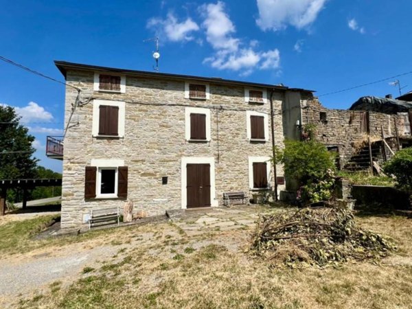 casa indipendente in vendita a Varsi