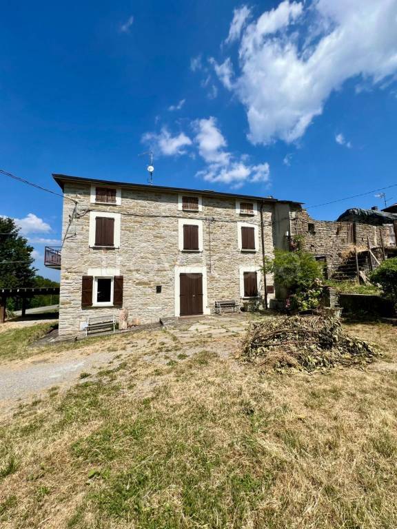 casa indipendente in vendita a Varsi