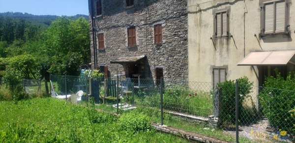 casa indipendente in vendita a Varsi