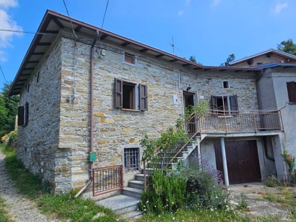 casa indipendente in vendita a Varsi