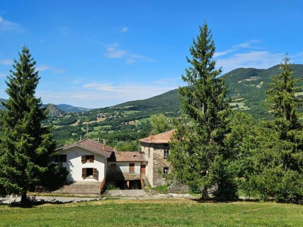 casa indipendente in vendita a Varsi