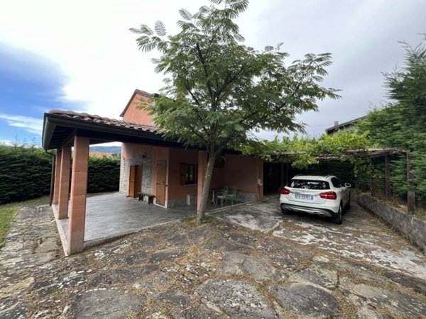 casa indipendente in vendita a Varsi in zona Pietracavata