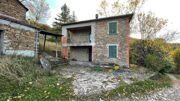 casa indipendente in vendita a Varsi