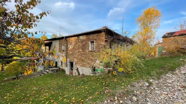 casa indipendente in vendita a Varsi