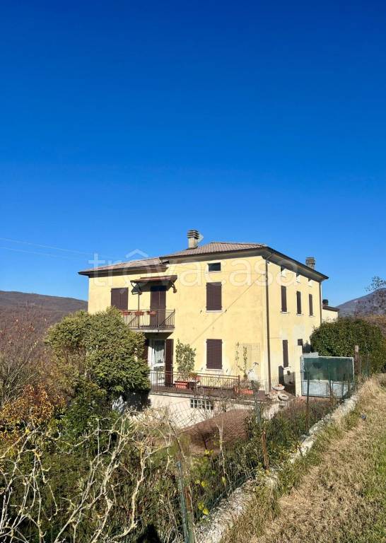 casa indipendente in vendita a Varsi