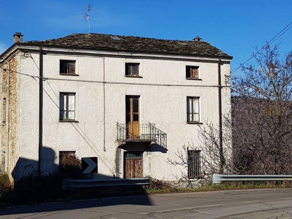 casa indipendente in vendita a Varsi