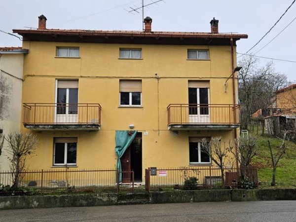 casa indipendente in vendita a Varsi in zona Villora