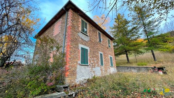 casa indipendente in vendita a Varsi