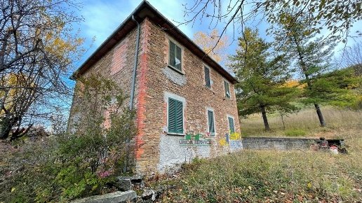 casa indipendente in vendita a Varsi