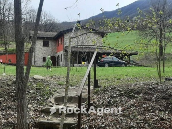 casa indipendente in vendita a Varsi