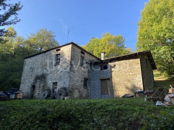 casa indipendente in vendita a Varsi