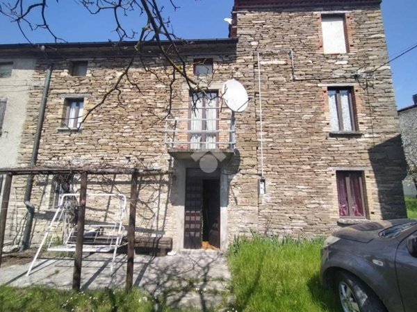 casa indipendente in vendita a Varsi
