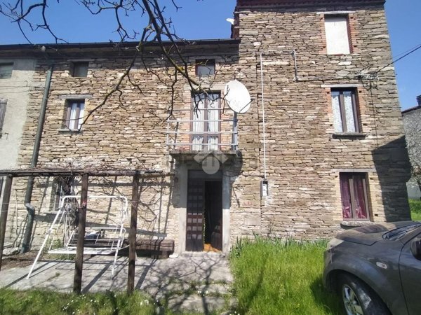 casa indipendente in vendita a Varsi in zona Corticella