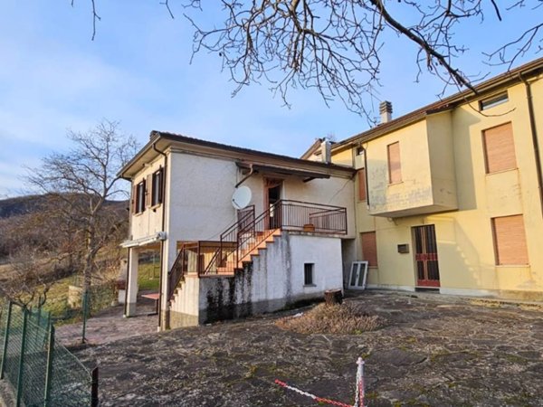appartamento in vendita a Varsi in zona Corticella