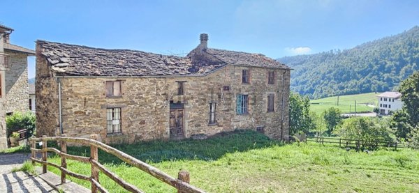 casale in vendita a Varsi in zona Contile