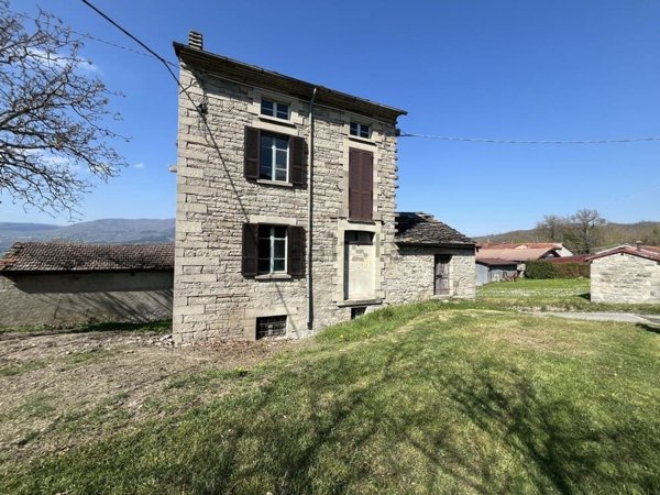 casa indipendente in vendita a Varsi in zona Pietracavata