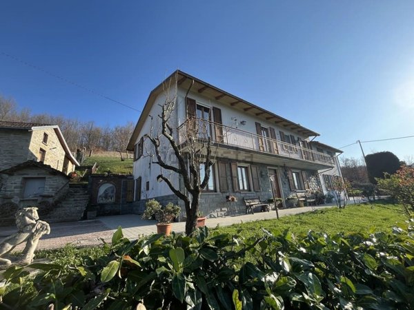 casa indipendente in vendita a Varsi in zona Volpi