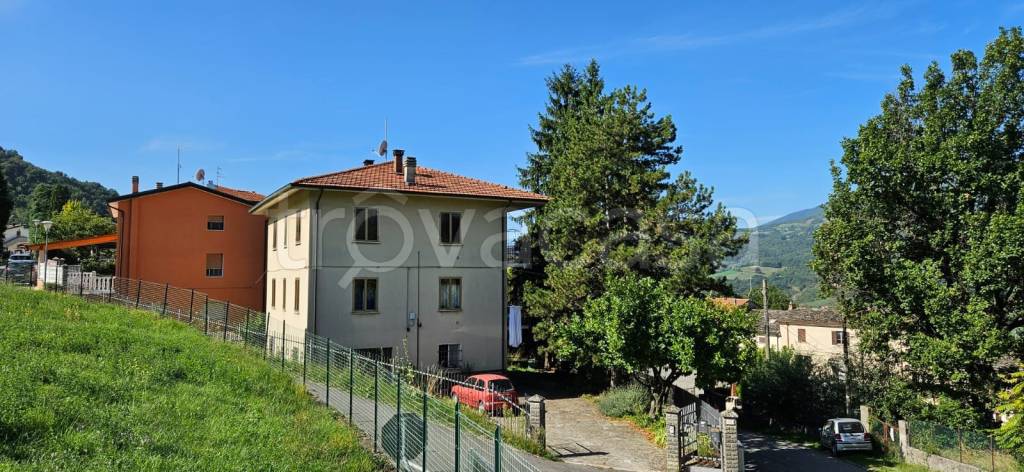 casa indipendente in vendita a Varsi