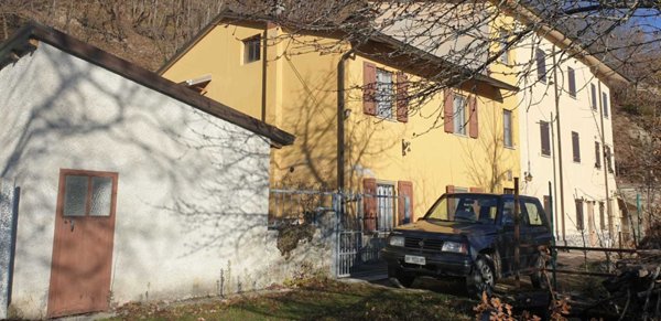 casa indipendente in vendita a Varsi in zona Contile