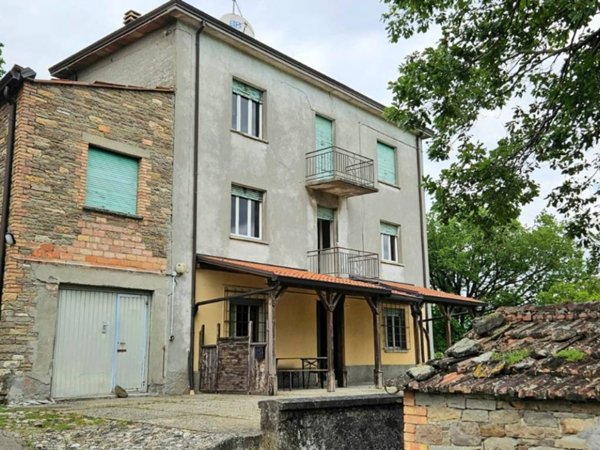 casa indipendente in vendita a Varsi