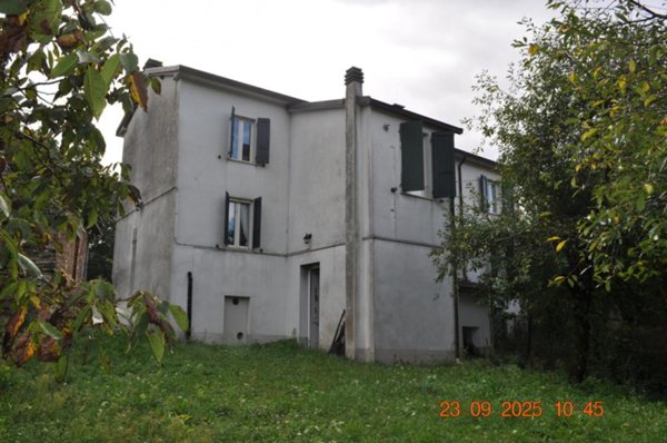 casa indipendente in vendita a Varsi